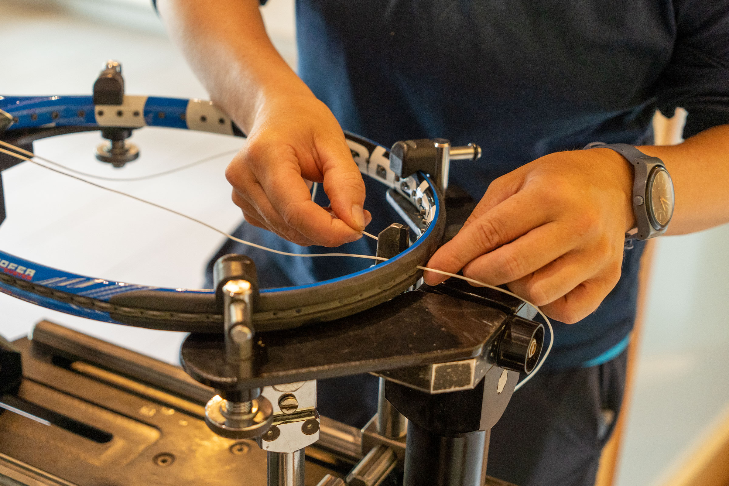Professionelle Schläger-Bespannung und Reparaturservice im hoteleigenen Sport-Shop.
