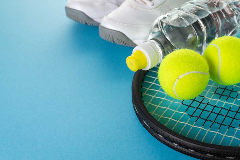 Tennisschläger mit Tennisbällen - Ballsport in Pirna Sächsische Schweiz
